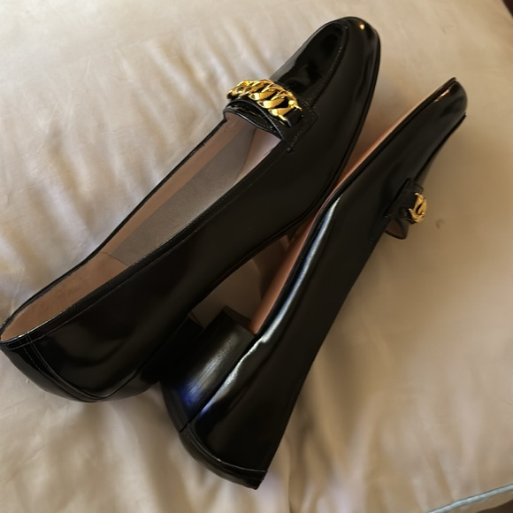 VERY GENTLY WORN BLACK FERRAGAMO LOAFERS— SIZE 7 AA - Picture 5 of 7